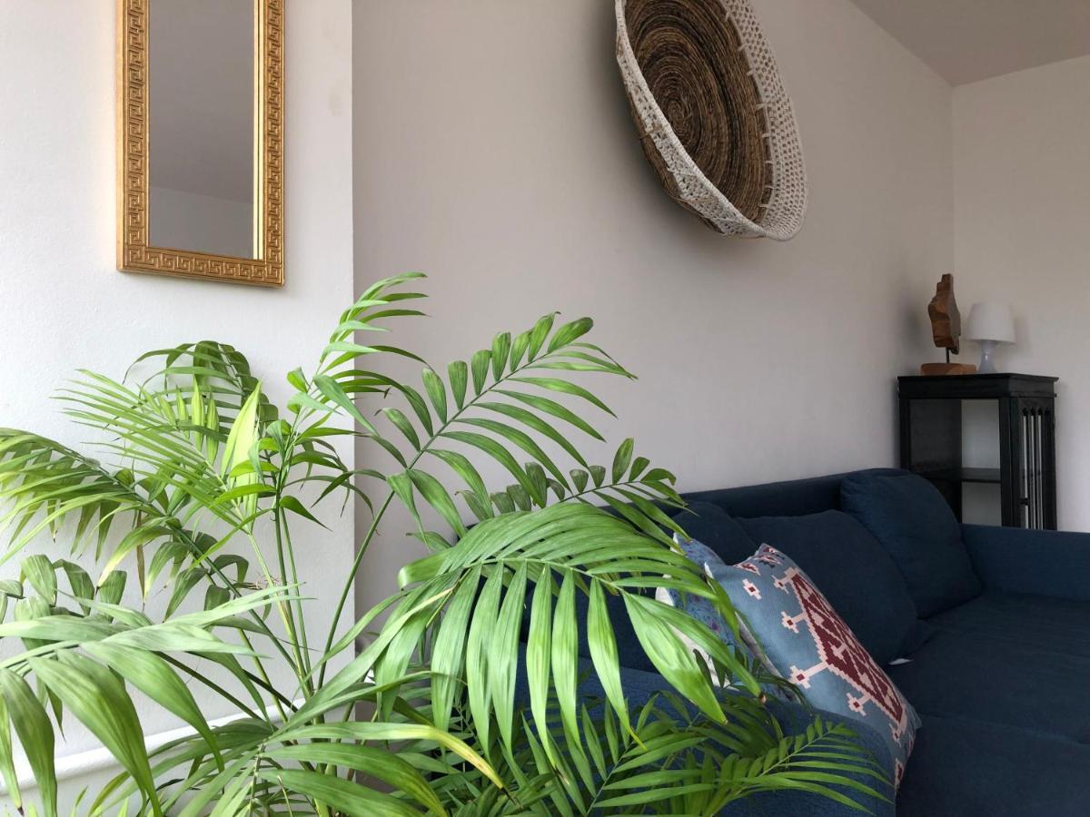 Апартаменти Comfortable And Cosy 3 Beds-city Center *